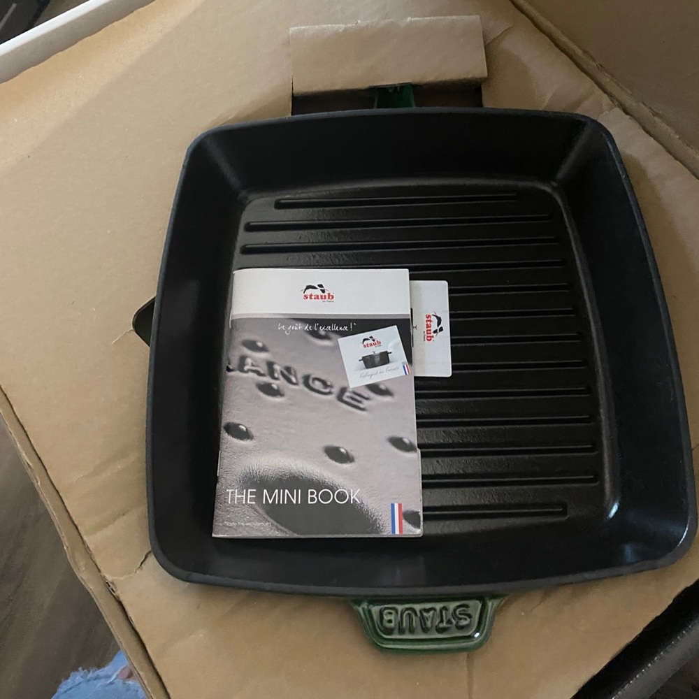 NIB Staub  26cm / 10 inch grill pan - green